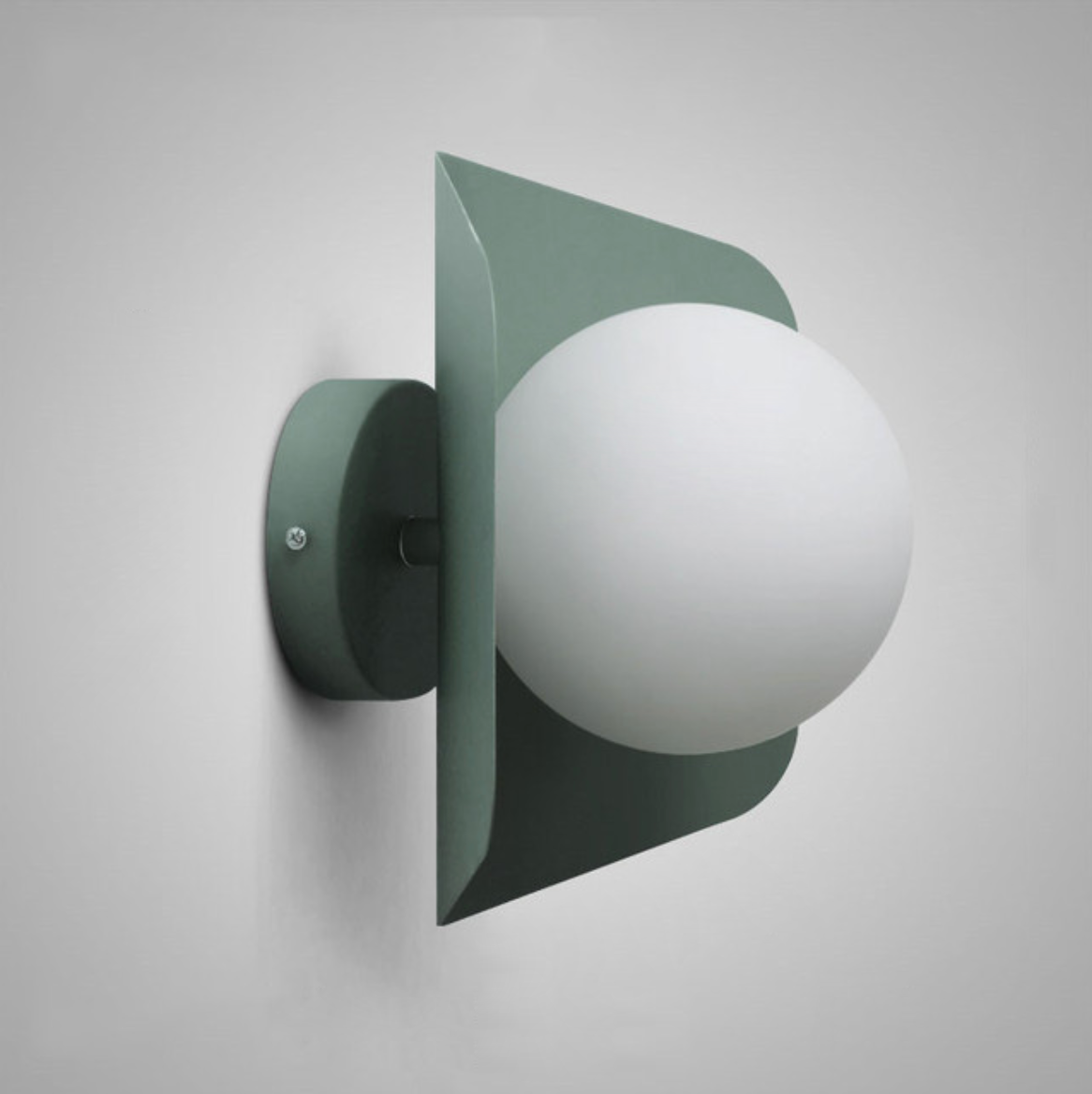 Wandlamp met Geometrische Plaat en Frosted Glasbol