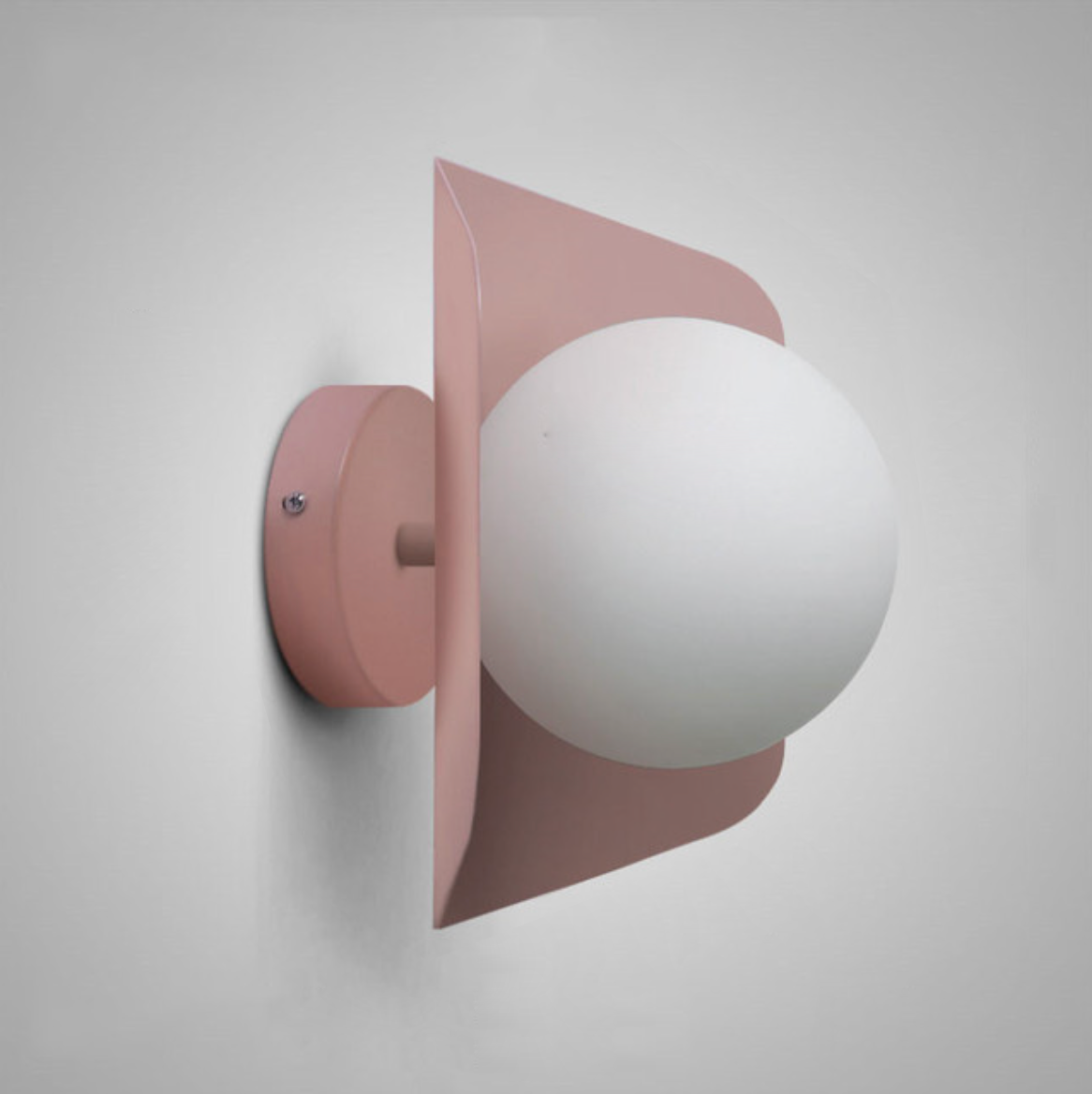 Wandlamp met Geometrische Plaat en Frosted Glasbol