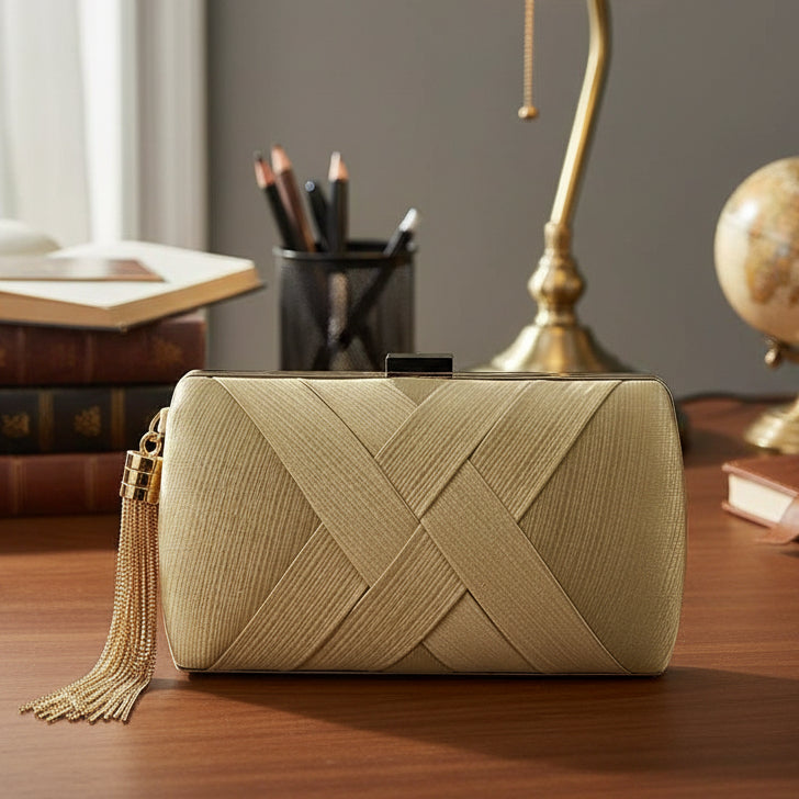 Satijnen avondclutch met kwastje
