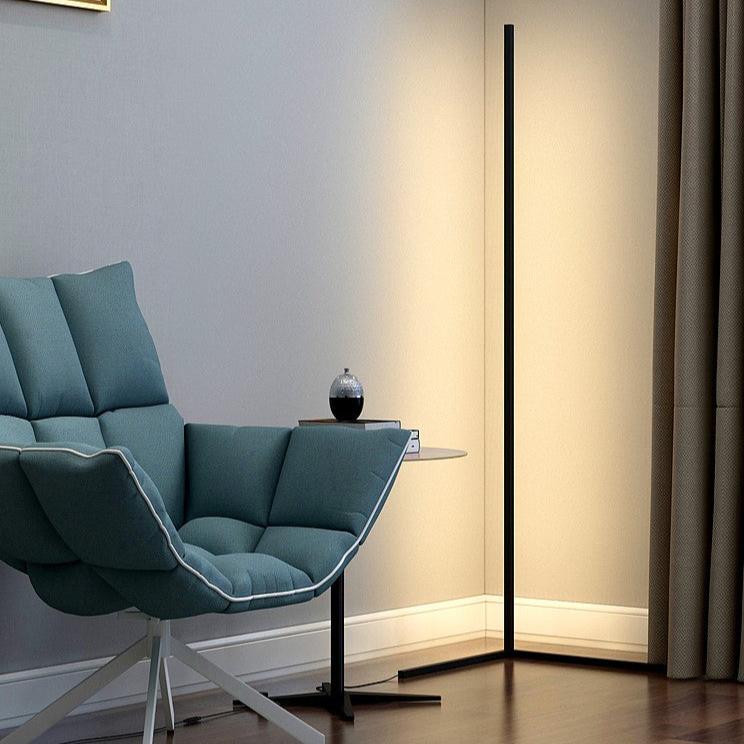 Ruimtebesparende LED hoek vloerlamp