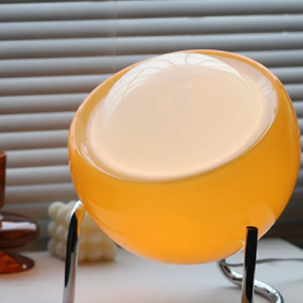 Retro glazen tafellamp met metalen voet