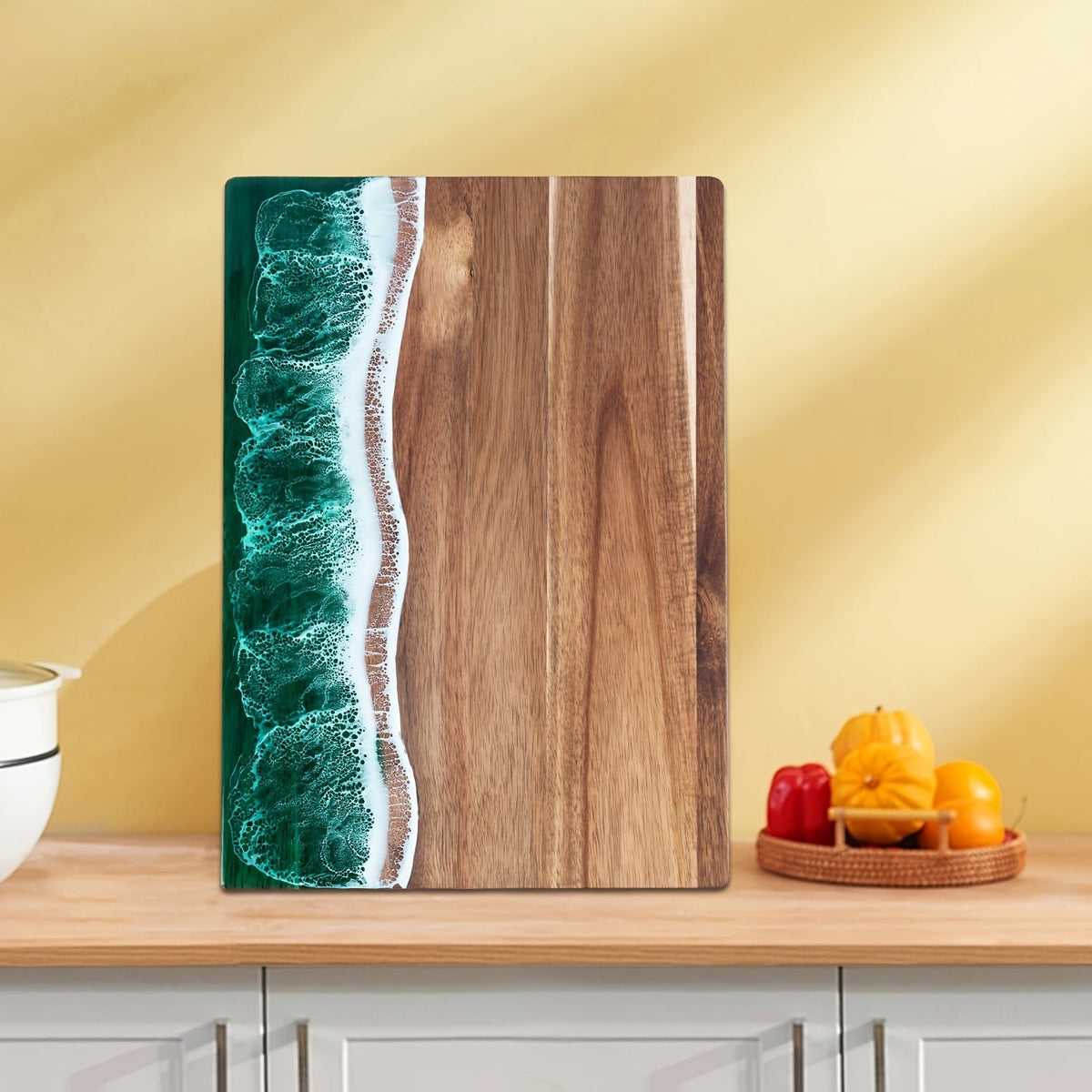 Houten snijplank met resinaccent