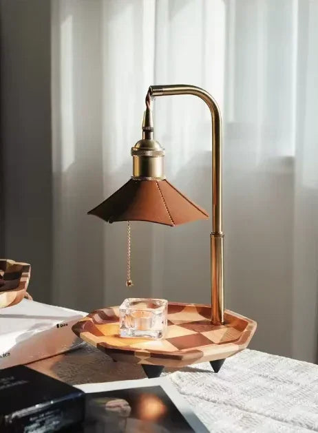 Kaarsverwarmer tafellamp van hout en messing