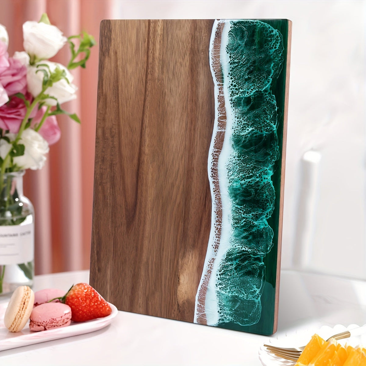 Houten snijplank met resinaccent